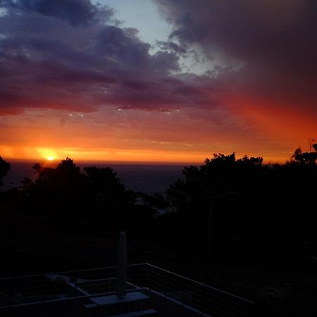 Апартаменти Bright Camps Bay Loft With Stunning Views And Shared Pool Кейптаун Екстер'єр фото