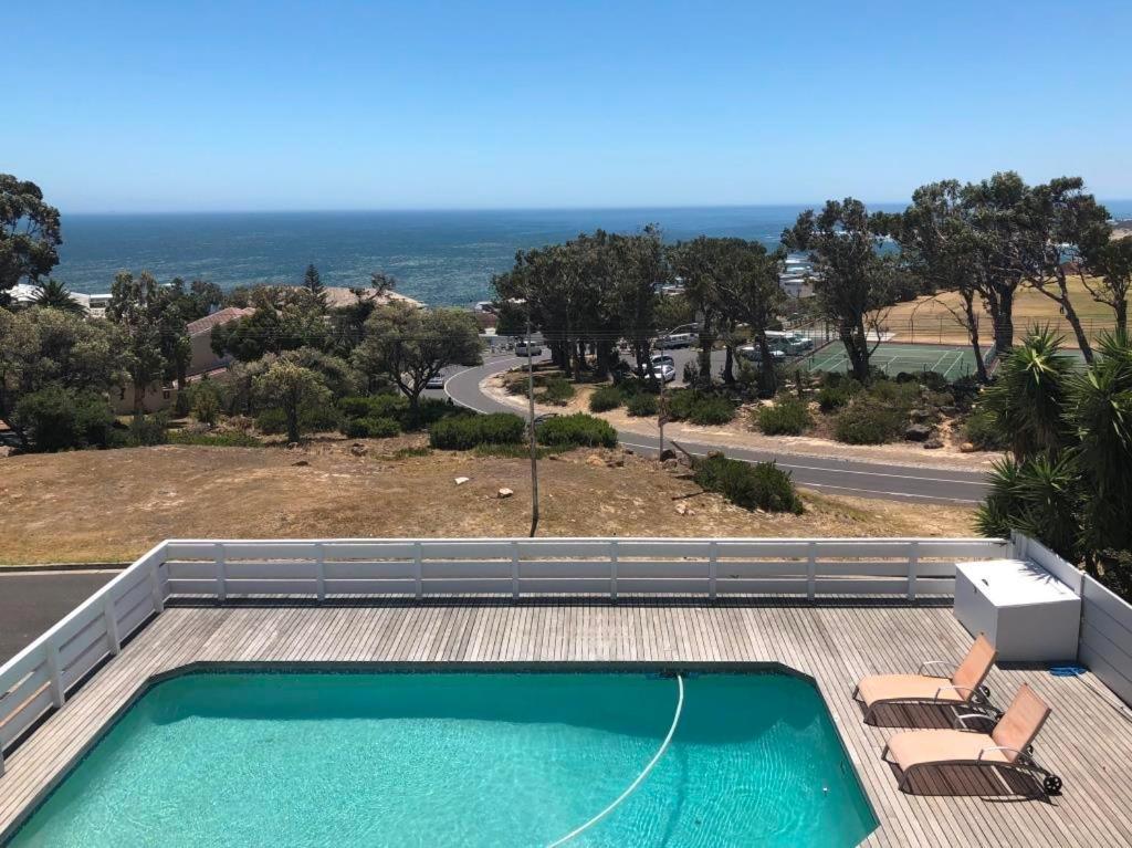 Апартаменти Bright Camps Bay Loft With Stunning Views And Shared Pool Кейптаун Екстер'єр фото
