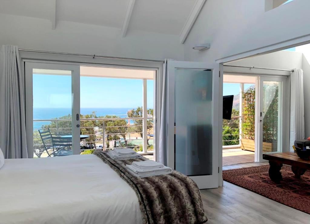 Апартаменти Bright Camps Bay Loft With Stunning Views And Shared Pool Кейптаун Екстер'єр фото